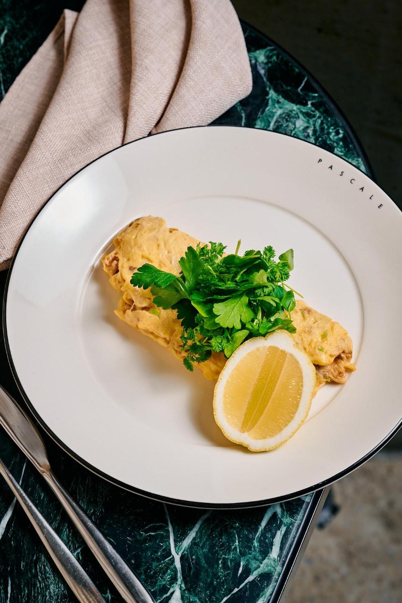 Qt Melbourne Hotell Eksteriør bilde A prepared omelette